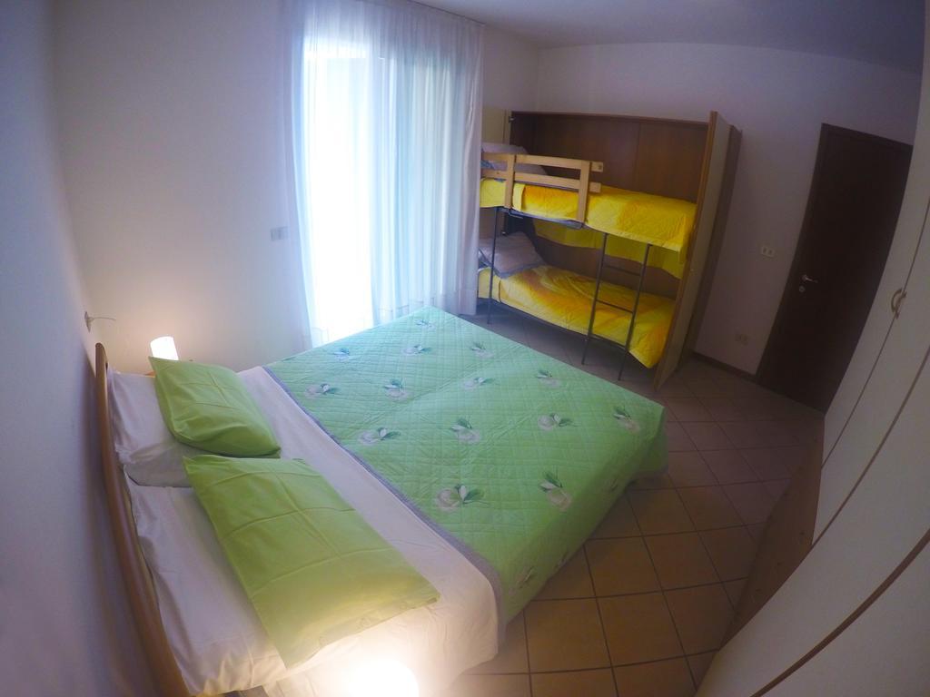 Residence Soleil - Agenzia Cocal Каорле Стая снимка