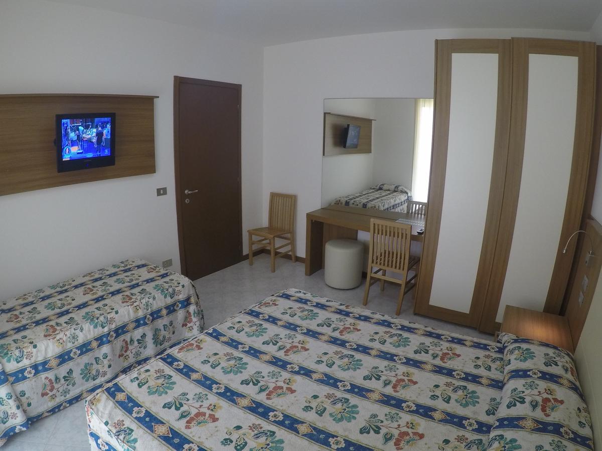 Residence Soleil - Agenzia Cocal Каорле Екстериор снимка
